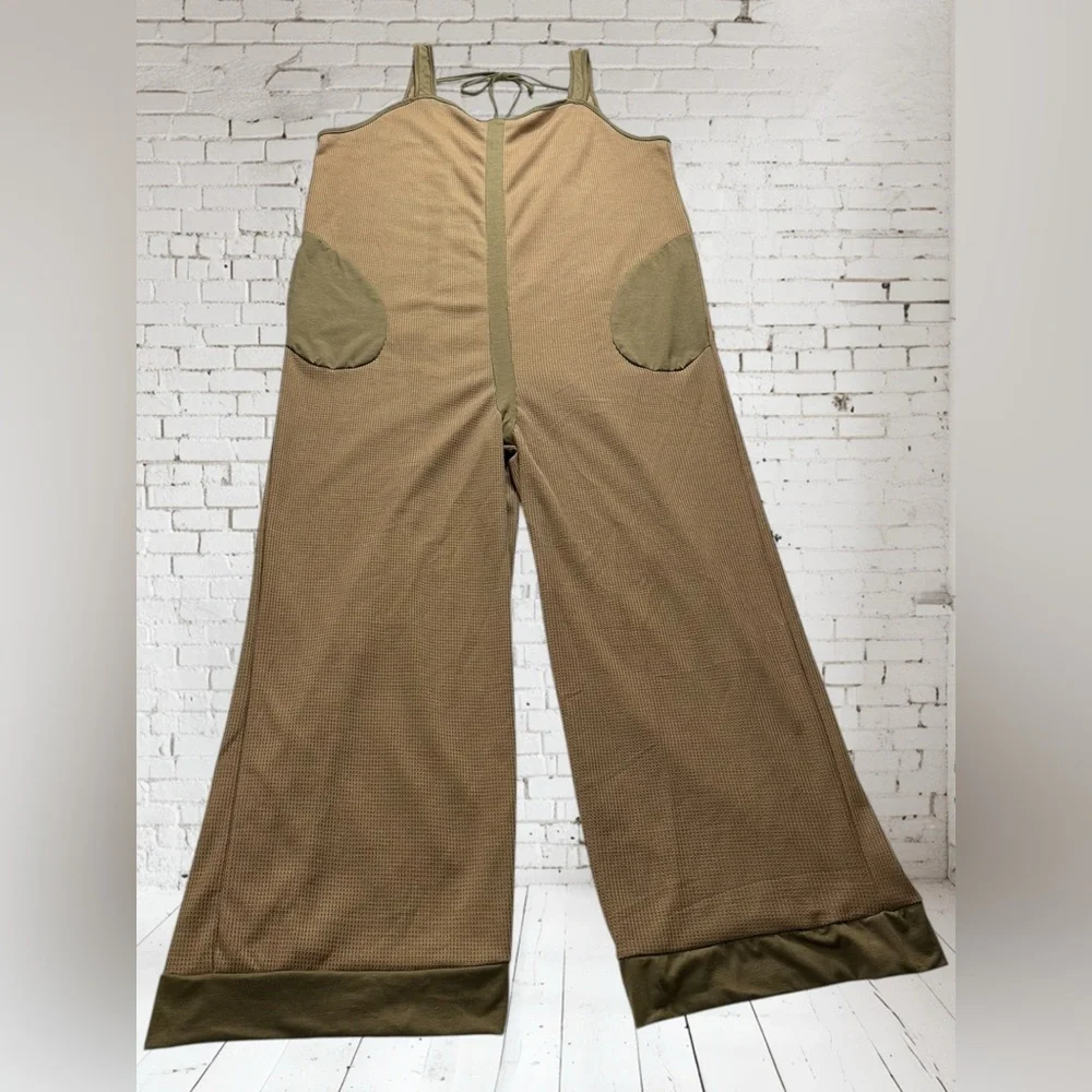 Jumpsuit/Onesie. Two Tone (unbranded) Size 2XL - runs small